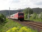 120 148-2 zu sehen am 17.05.15 mit einem IC bei der Einfahrt in Saalfeld/Saale.