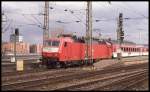 Köln - Deutz 25.3.1993: Um 15.22 Uhr kam 120129 mit dem IC 615 Drachenfels aus Münster durch den Bahnhof gefahren.