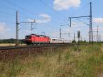 Aus Richtung Hannover kommend bespannte am 23.07.2014 die 120 127-6 einen IC. Aufgenommen bei Dedensen-Gümmer.