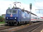 Die Br.120 151-6  ZDF-Express  fuhr am 30.05.07 mit dem IC von Nrnberg Hbf nach Karlsruhe, hier im Bahnhof Aalen.