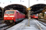 Ein Nachschuss von der 120 208-4 DB steht in Aachen-Hbf mit dem RE9 aus Siegen-Hbf nach Aachen-Hbf.