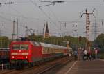 120 206 mit dem IC2417 aus Flensburg nach Kln Hbf bei der Durchfahrt in Mlheim-Styrum, 25.9.11      Eigentlich ist dies eine Zugleistung der Baureihe 103, wegen Tfz Schaden kam es aber ber einige