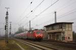 Die 120 208-4 mit dem RE9 (Aachen - Siegen) am 29.01.2012 in Aachen Rothe/Erde am verlassenen Stellwerk Rgf.