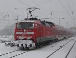 120 208-4 mit RE 4305 von Hamburg Hbf nach Rostock Hbf kurz nach der Ankunft im Rostocker Hbf.09.12.2012