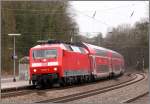 Die 120 207-6 als Zugpferd fr den Regional Express 9. Bildlich festgehalten beim
Halt in Eschweiler am 08.04.2013.