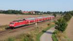 120 205-0 passierte soeben das Gutshaus Brahlsdorf bei der Einfahrt in Brahlsdorf mit dem Hanseexpress von Rostock nach Hamburg.