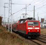 120 201-9 mit RE 4310 von Rostock Hbf nach Hamburg Hbf bei der Ausfahrt im Rostocker Hbf.25.10.2013
