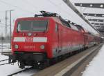 Die noch Rostocker 120 202-7 stand am 30.12.2014 einsam und verlassen im Rostocker Hbf und ohen Ziel in der Anzeige.