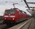 Der Wetterbericht versprach Sonne pur daraus wurde nix pnktlich als die 120 205-0 im Rostocker Hbf ankam wurde es sehr Dunkel ber Rostock Hbf.22.02.2015