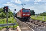 145 072-5 ist mit einen gemischten Güterzug bei Reilos am 08.06.2017 zu sehen.