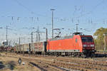 DB Lok 145 049-3 durchfährt den Badischen Bahnhof.