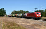 145 025 führte am 30.06.18 einen Containerzug durch Jütrichau Richtung Roßlau.