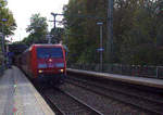 145 077-4 DB kommt aus Richtung Köln,Aachen-Hbf und fährt durch Aachen-Schanz mit einem Papierzug aus Köln-Grmeberg(D) nach Zeebrugge(B) und fährt in Richtung Aachen-West. Aufgenommen vom Bahnsteig von Aachen-Schanz.
Bei Sommerwetter am Nachmittag vom 21.9.2018.