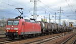 DB Cargo Deutschland AG mit  145 025-3  [NVR-Number: 91 80 6145 025-3 D-DB] und gemischtem Kesselwagenzug am 08.12.18 Durchfahrt Bf. Flughafen Berlin-Schönefeld.