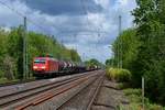 Während man im Mai eher schönes und beständiges Wetter erwarten würde, war es an dem Tag eher wechselhaft, während ich auf einen Sonderzug wartete. Die Sonne war aber trotzdem oft genug dabei und leuchtete 145 080 schön aus, als sie mit ihrem Mischer durch Mersch (Westf.) Richtung Hamm fuhr. Fun Fact: während es an dem Tage fast überall einmal geregnet hatte, blieb ich bis auf drei Tropfen bis zum Schluss trocken. Solches Glück bin ich nicht gewohnt ^^