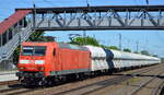 DB Cargo AG [D] mit  145 039-4  [NVR-Nummer: 91 80 6145 039-4 D-DB] und einem Ganzzug Zemenstaubwagen vom Logistiker Cemet S.A. am 31.05.21 Durchfahrt Bf. Saarmund.