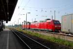 Zwei 145 vor einem Containerzug im Bahnhof Cowig, 31.05.08