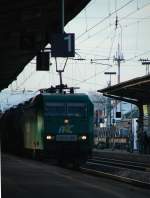 145 CL 002 der Rail4Chem bei der Durchfahrt im Bhf.Neuwied.
Aufgenommen am 16.01.2005