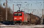 145 064 hat in Dessau bei ihrer letzen Untersuchung neue Logos erhalten. Am 06.01.2009 ist sie mit einem Gterzug zum Rangierbahnhof Hagen-Vorhalle unterwegs nachdem die Weichen wieder funktionieren..