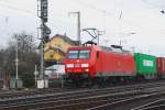 145 074-1 kommt am Nachmittag des 20.03.2010 aus stlicher Richtung in den Brackweder Bahnhof gen Bielefeld gefahren. Im Schlepp einen Gterzug mit reichlich Containern.