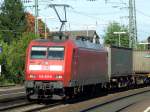 Die 145 051 durchfhrt am 06.10.2010 den Bahnhof Rastatt mit einem Gterzug in Richtung Sden.