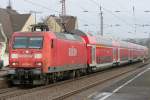 Die 145 040-2 zieht den RE4 von Dortmund nach Aachen aus Wuppertal Vohwinkel weiter Richtung Aachen am 12.02.2011