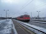 155 096 mit 145 ??? im Schlepp am 21.1.2006 im Bahnhof Berlin-Schnefeld Flughafen