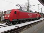 145 024 6 und eine LOK der BR 362 am 20.01.2012 im Schweriner HBF