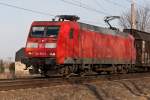 145 032 zieht am 22.02.2012 einen Gterzug nach Leipzig (bei Radegast)