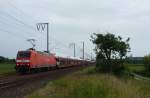 Die 145 017-0 fuhr am 28.06.2012 mit einem Gterzug von Osnabrck nach Emden, hier bei Veenhusen.