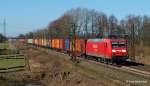 145 024-6 rollt am 25.03.12 mit einem Containerzug durch Grevelau Richtung Lneburg.