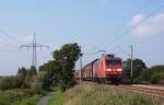 145 076-6 fuhr am 28.08.2012 mit einem Autoteilezug von Emden nach Osnabrck, hier sdlich von Leer.
