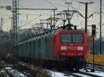 Mit den Bgeln am Draht stehen am 09.12.2012 in Aachen West 145 067-5 und mehrere Cobras auf dem Abstellgleis.