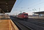 Hier 145 027-9 mit einem Gemischten Gz, bei der Durchfahrt am 6.2.2013 durch Berlin Schnefeld Flughafen, in Richtung Wnsdorf-Waldstadt.