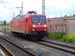 145 042 fhrt am 03.07.2013 durch den Zwickauer Hauptbahnhof.