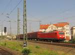 DB 145 077-4 mit einem Gterzug Rchtung Leipzig, am 22.08.2013 in Halle (S) Hbf.