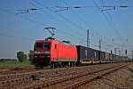 Am 07.06.2013 fuhr die Berliner 145 028-7 mit einem buntem Containerzug durch Orschweier gen Freiburg.