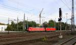 145 062-6 von Railion und 145 040-2 DB rangiern in Aachen-West.
Aufgenommen vom Bahnsteig in Aachen-West bei Sonne und Wolken am 12.10.2014. 