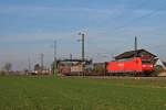 Am 29.03.2014 durchfuhr 145 052-7 mit einem Containerzug den Hp Auggen auf ihrem Weg in den Süden.