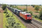 Nachdem die 145 050-1  Sonderfahrt  am 22.08.2014 schon einen Containerzug in die Schweiz gebracht hat, kam sie ein zweites mal bei Auggen vorbei und nun ebenfalls mit einem Containerzug aber in