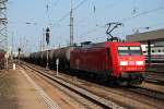 Durchfahrt am 04.10.2014 in Basel Bad Bf von 145 004-8 mit einem Kesselwagenzug gen Süden.