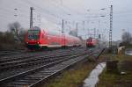 RB 27 nach Mönchengladbach geschoben von der 143 568 und 145 008-9 die LZ nach Rommerskirchen unterwegs ist. Grevenbroich den 2.3.2016