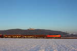 145 017-0 DB Cargo bei Lichtenfels unterhalb von Kloster Banz am 27.01.2017.