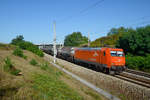 145 081 mit einem Güterzug am 28.08.2014 bei Frankfurt-Rosengarten. 