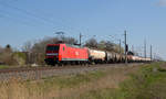 145 058 wird nun von der MEG eingesetzt. Hier rollt sie mit einem Kesselwagenzug am 11.04.19 durch Braschwitz Richtung Halle(S).