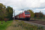 145 075 der MEG schleppte am 11.10.20 einen Schenker-Autozug durch Greppin Richtung Bitterfeld.