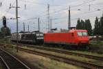 145 092-2 (ex HGK 145-CL-014),anscheinend im Einsatz bei Crossrail sowie 185 567-5 mit CFL-Cargo-Beklebung und Adriana (185 079) ebenfalls von crossrail am 22.08.10 in Krefeld.