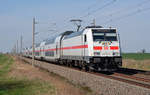 146 573 beförderte am 25.03.17 den IC 2037 durch Eismannsdorf in Richtung Leipzig.