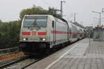 146 559-0 mit IC 2238(Leipzig-Warnemünde)bei der Durchfahrt im Haltepunkt Rostock-Holbeinplatz.07.10.2023 