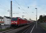 146 281 mit RE5 nach Emmerich am Haken bei der Einfahrt in Bad Breisig.